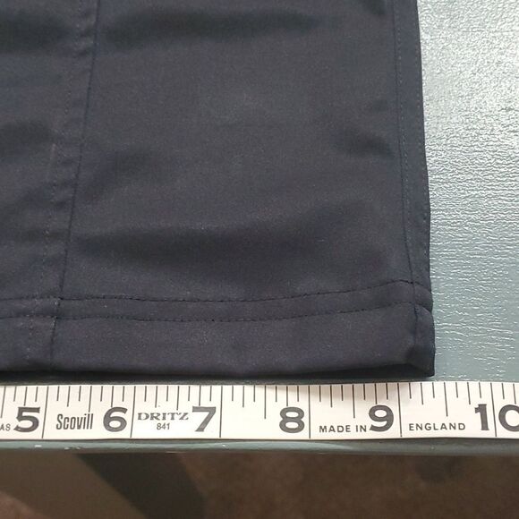 Callaway black slacks. Size 6..white stitching. Back pockets. - Picture 10 of 10